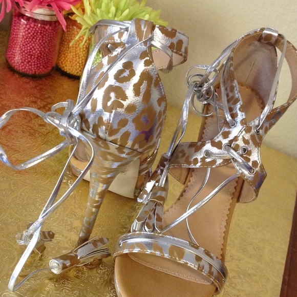 Gorgeous VS Colin Stuart string up heels - Picture 8 of 8